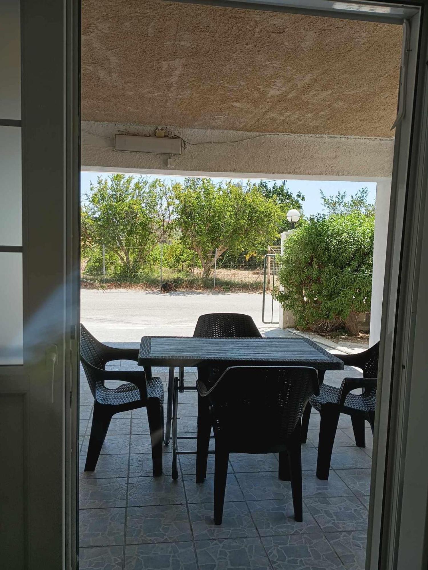 Apartment Seaside Serenity In Komi Beach!